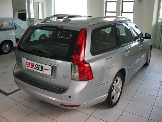 Volvo V50 TDCI, del 2011, 218.768 km, in vendita a Calvi Risorta (CE)