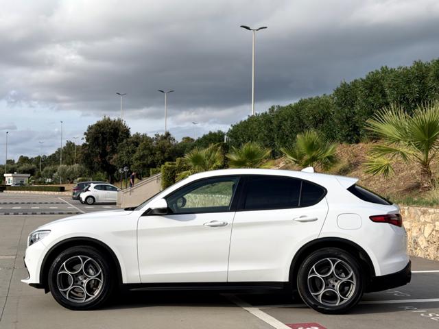 Alfa Romeo Stelvio 190CV Q4 SPRINT+CAMBIO F1+19''+RCAM+VETRISCURI - foto 4 di 4