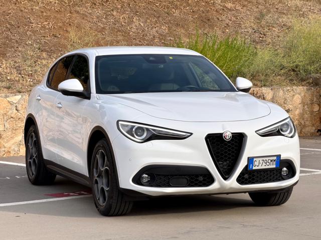 Alfa Romeo Stelvio 190CV Q4 SPRINT+CAMBIO F1+19''+RCAM+VETRISCURI - foto 3 di 4