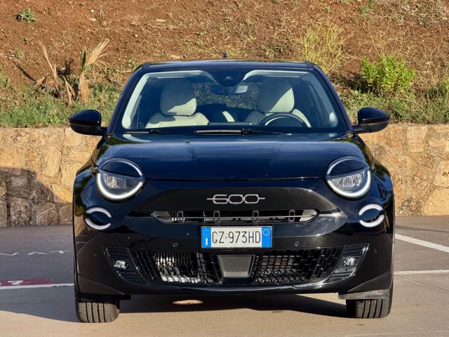 Fiat 600 HYBRID 110CV DCT MHEV LA PRIMA II+PELLE+18+RCAMERA - foto 2 di 4