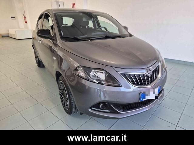 Lancia Ypsilon 1.0 FireFly 5 porte S&S Hybrid Gold - foto 2 di 4