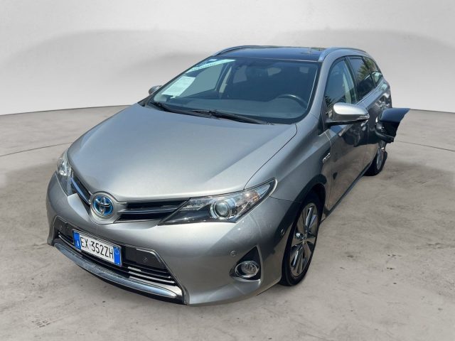 Toyota Auris Hybrid Lounge usato a PALERMO