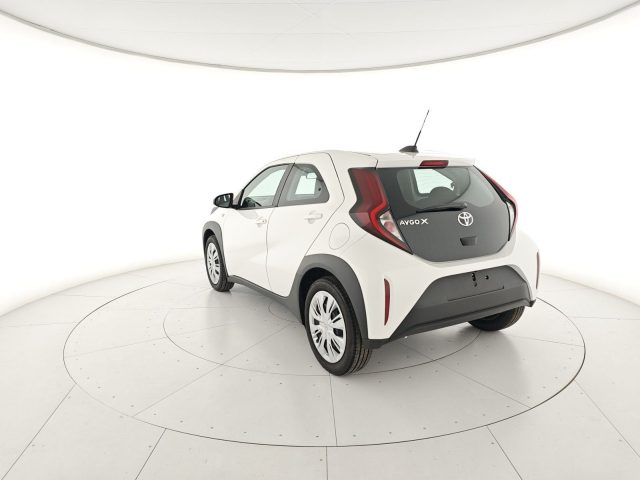 Toyota Aygo X 1.0B (72 CV) Active - foto 2 di 4