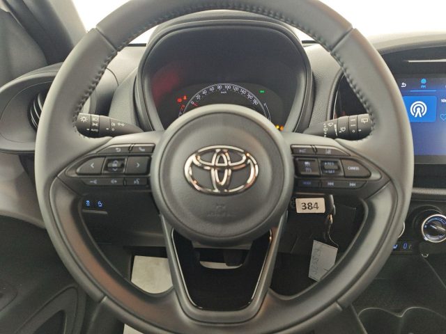 Toyota Aygo X 1.0B (72 CV) Active - foto 3 di 4