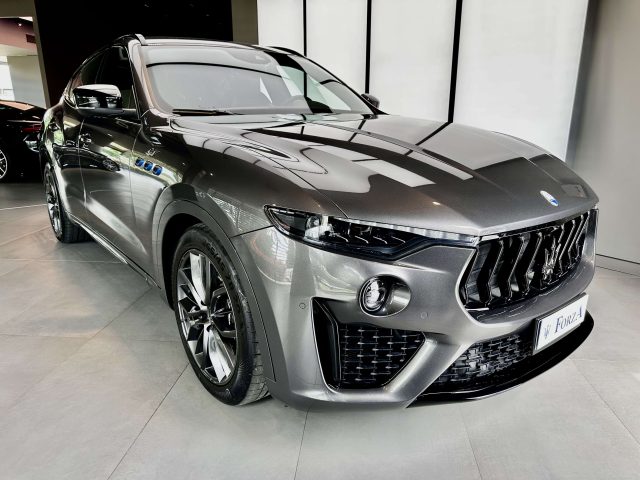 Maserati Levante 2.0 mhev GT 330cv auto, Nerissimo Sport Pack - foto 3 di 4