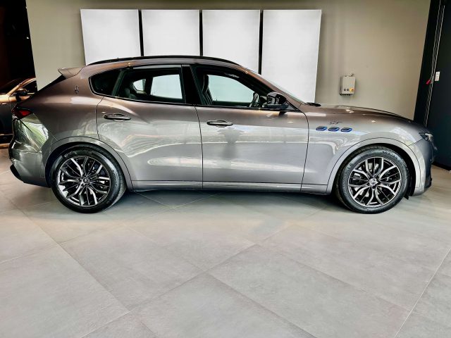 Maserati Levante 2.0 mhev GT 330cv auto, Nerissimo Sport Pack - foto 4 di 4