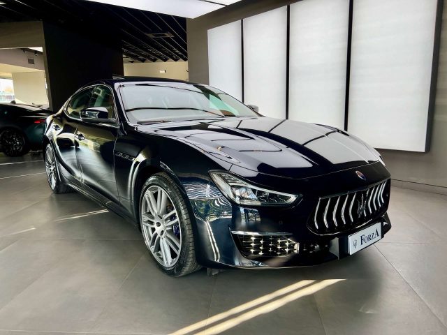 Maserati Ghibli S 3.0 V6 bt GranLusso 430cv auto my20, Tetto apr. - foto 3 di 4