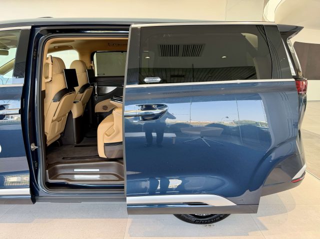 Denza D9 Ultimate PHEV AWD - foto 4 di 15