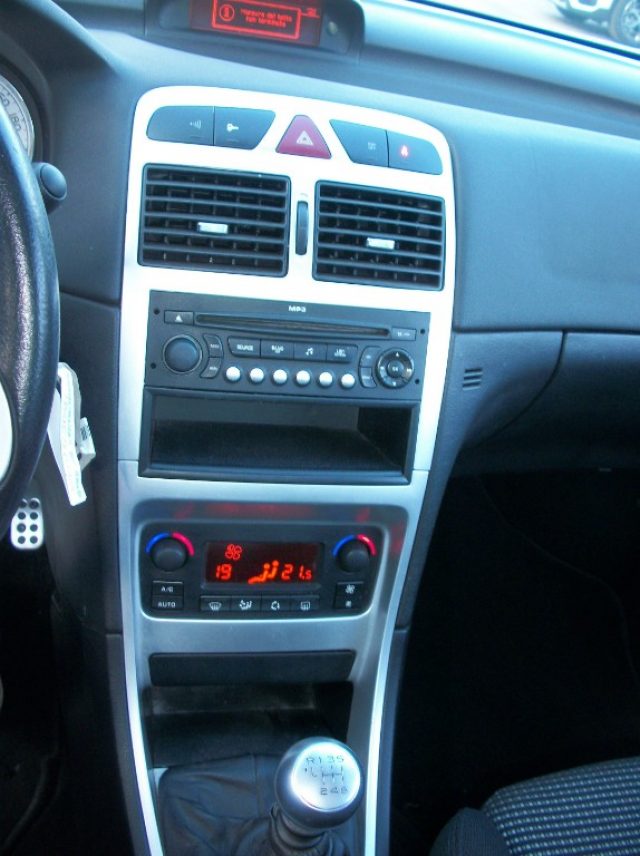 Peugeot 307 2.0 HDi FAP CC Tecno - foto 4 di 8