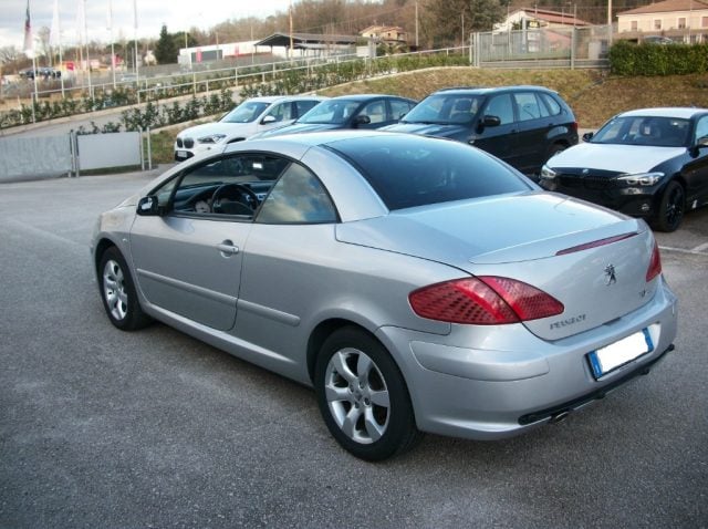 Peugeot 307 2.0 HDi FAP CC Tecno, del 2007, 84.420 km, in vendita a Ceppaloni (BN)