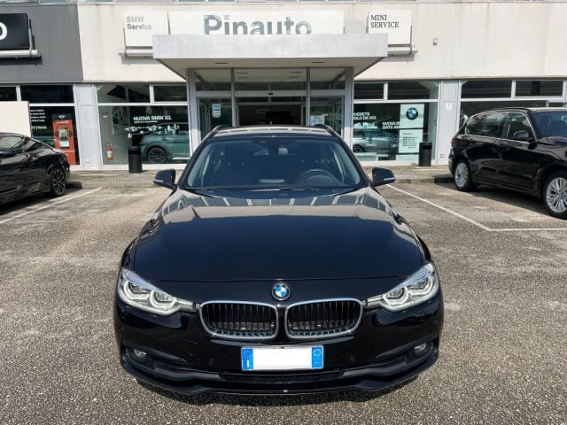 BMW 320 d Touring, del 2018, 156.000 km, in vendita a Ceppaloni (BN)