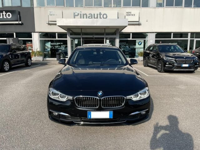 BMW 320 d xDrive Touring Luxury aut., del 2017, 157.500 km, in vendita a Ceppaloni (BN)