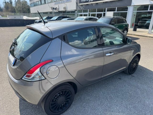 Lancia Ypsilon 1.0 FireFly 5 porte S&S Hybrid Ecochic Silver - foto 4 di 4