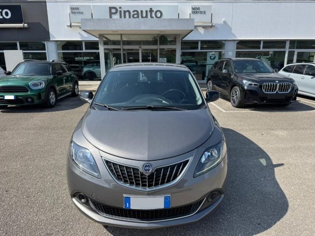 Lancia Ypsilon 1.0 FireFly 5 porte S&S Hybrid Ecochic Silver usato a CEPPALONI