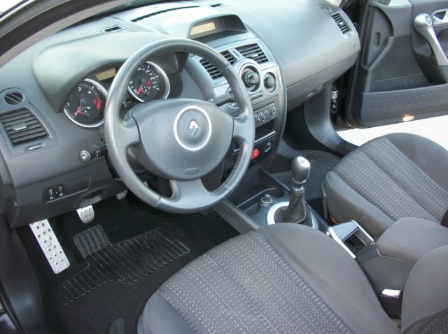 Renault Megane Cabrio 1.9 dCi/130CV Dynamique - foto 4 di 10