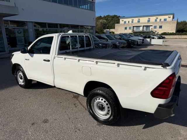 Toyota Hilux 2.4 D-4D 4WD 2 porte Single Cab Comfort - foto 4 di 4