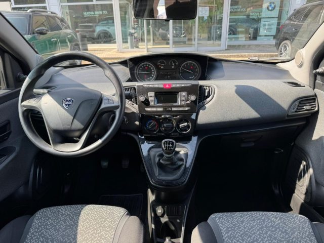 Lancia Ypsilon 1.0 FireFly 5 porte S&S Hybrid Ecochic Silver usato a CEPPALONI