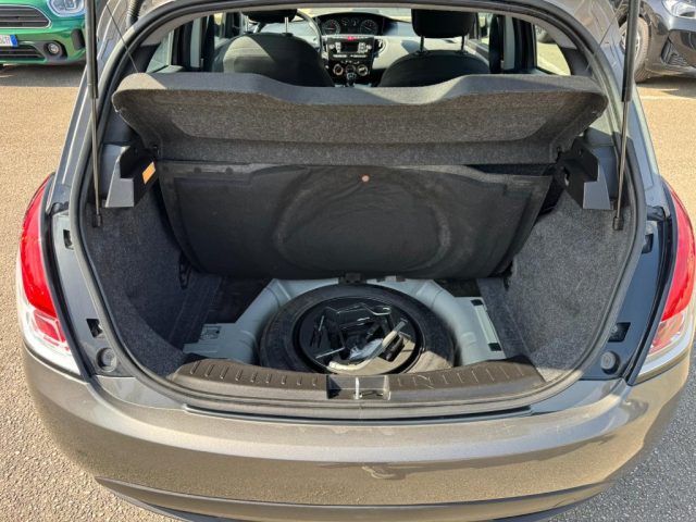 Lancia Ypsilon 1.0 FireFly 5 porte S&S Hybrid Ecochic Silver usato a CEPPALONI