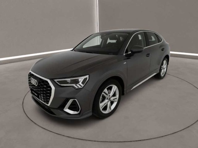 Audi Q3 2ª serie - SPB 35 TDI S tronic S line edition, del 2021, 150.000 km, in vendita a Caltanissetta (CL)
