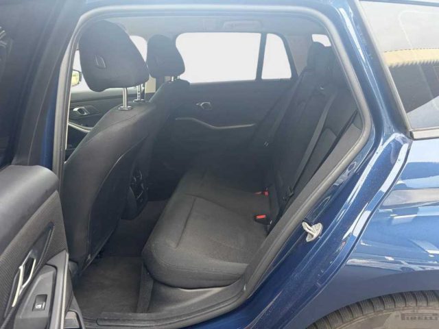 BMW 320 Serie 3(G20/1-80/1) - d 48V Touring - foto 3 di 4