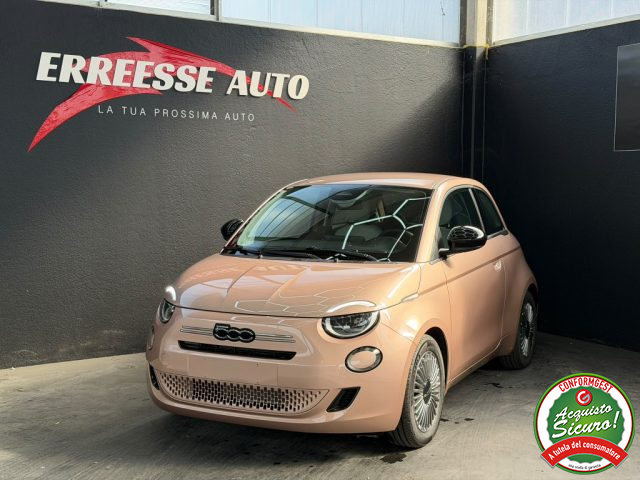 Fiat 500 Berlina Hybrid Icon, del 2026, 100 km, in vendita a Novara (NO)