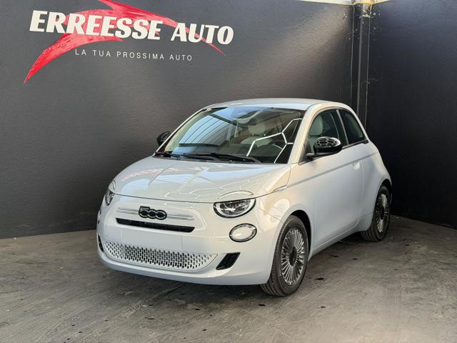 Fiat 500 Berlina Hybrid Icon, del 2026, 10 km, in vendita a Novara (NO)