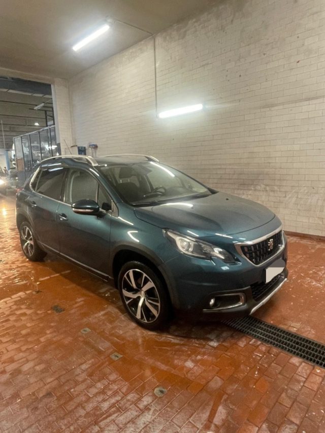 Peugeot 2008 1° serie PureTech 82 S&S Allure usato a CASTEGGIO