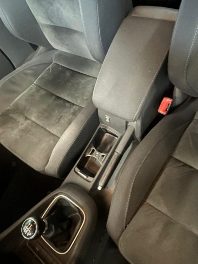 Volkswagen Golf 1.6 TDI DPF 5p. Highline - foto 4 di 4