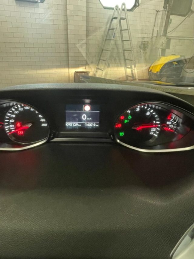 Peugeot 308 BlueHDi 130 S&S Allure - foto 3 di 4