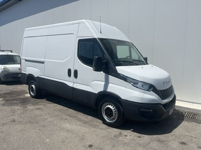Iveco Daily 33S12V 2.3 HPT PC-TN Furgone usato a CASTEGGIO