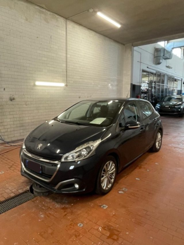 Peugeot 208 1° serie PureTech 82 5 porte Active usato a CASTEGGIO