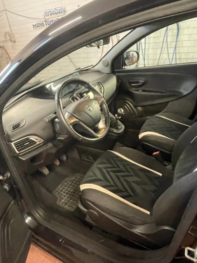 Lancia Ypsilon 1.2 69 CV 5 porte Gold - foto 3 di 4