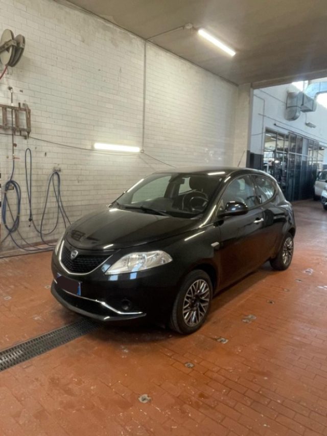 Lancia Ypsilon 1.2 69 CV 5 porte Gold usato a CASTEGGIO