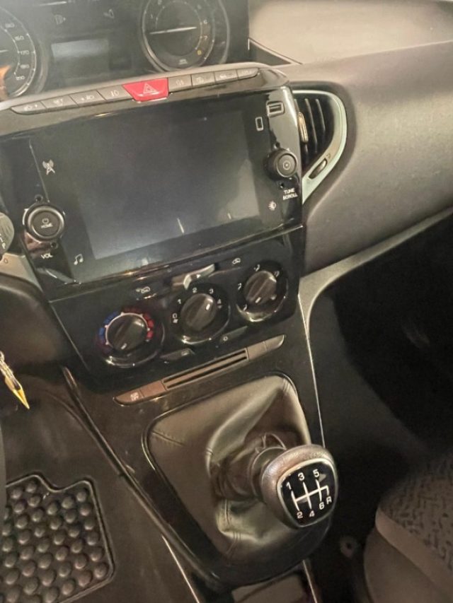 Lancia Ypsilon 1.0 FireFly 5 porte S&S Hybrid Gold - foto 4 di 4