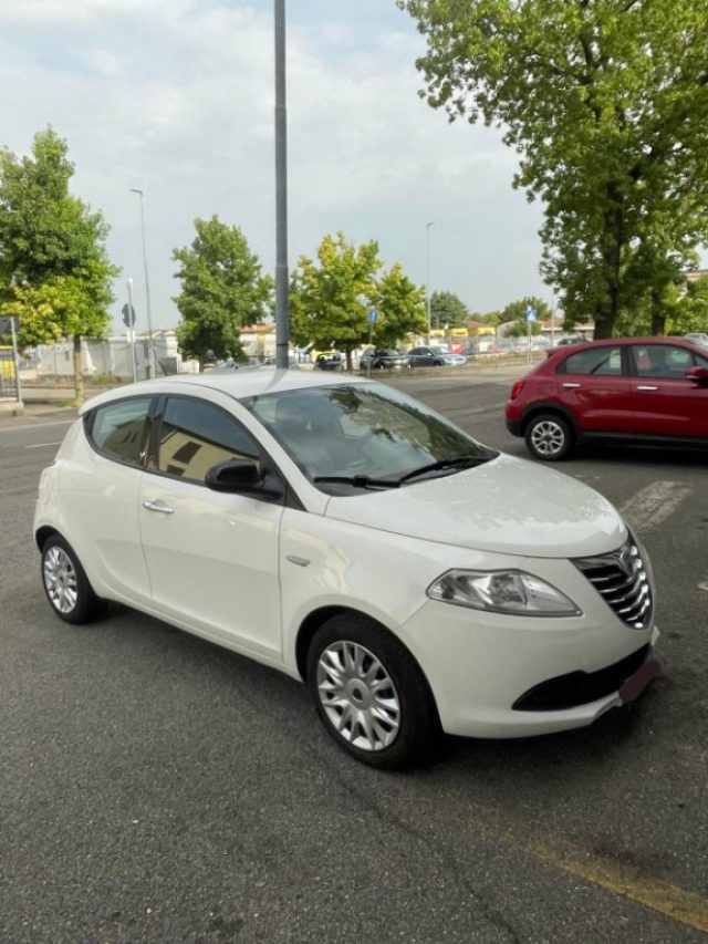Lancia Ypsilon 1.2 69 CV 5 porte Silver - foto 2 di 4