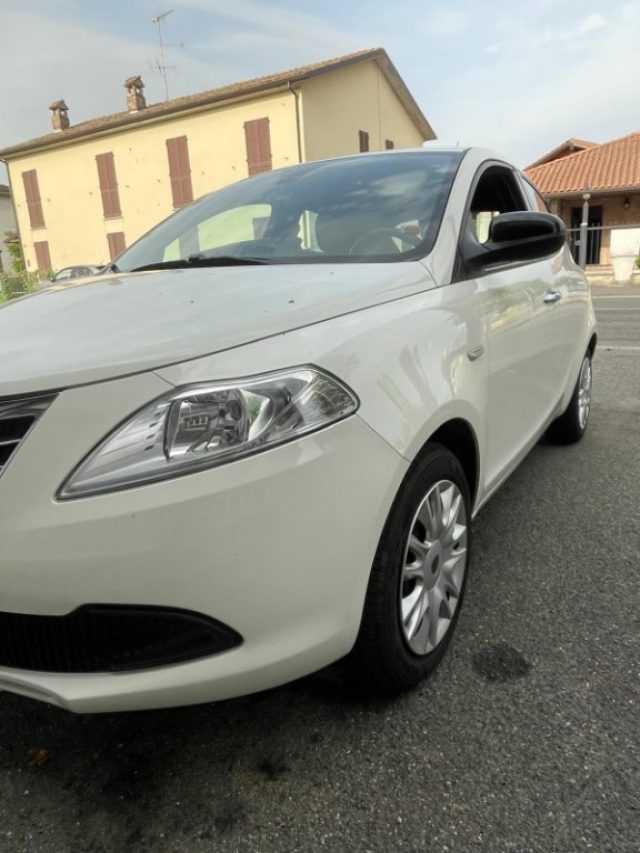 Lancia Ypsilon 1.2 69 CV 5 porte Silver - foto 4 di 4