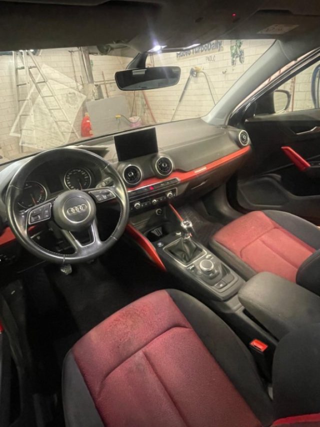 Audi Q2 30 TDI Identity Black - foto 2 di 20