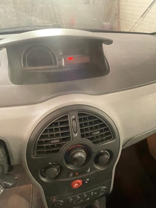 Renault Modus 1.2 16V Dynamique - foto 3 di 17