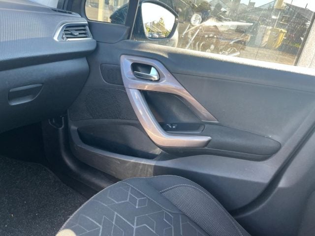 Peugeot 2008 1° serie 1.6 e-HDi 92 CV Stop&Start Active - foto 3 di 4