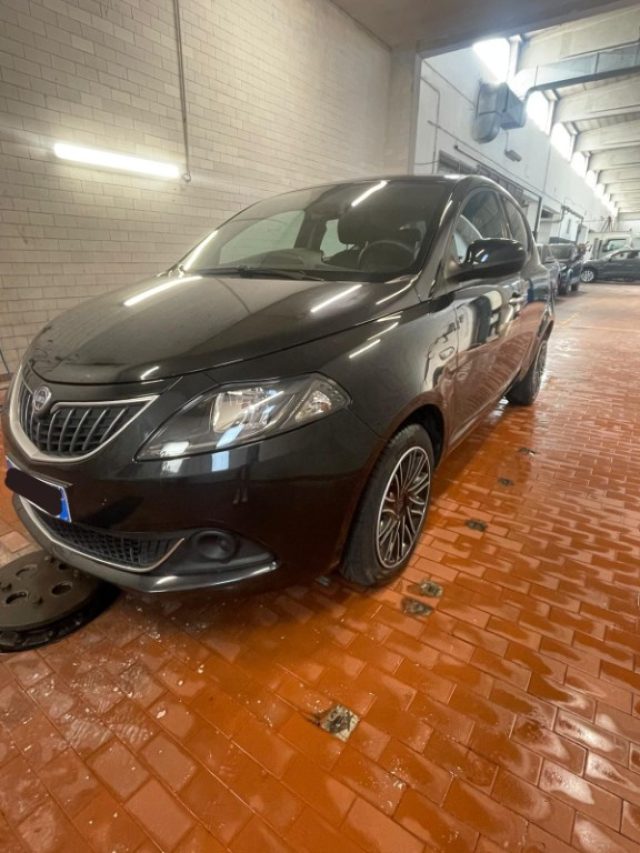 Lancia Ypsilon 1.0 FireFly 5 porte S&S Hybrid Silver Plus, del 2022, 83.600 km, in vendita a Casteggio (PV)