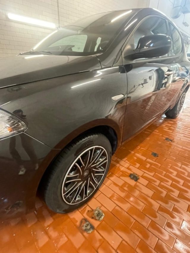 Lancia Ypsilon 1.0 FireFly 5 porte S&S Hybrid Silver Plus - foto 4 di 4
