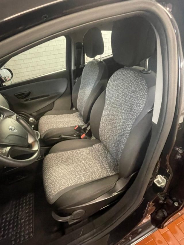 Lancia Ypsilon 1.0 FireFly 5 porte S&S Hybrid Silver Plus - foto 3 di 4