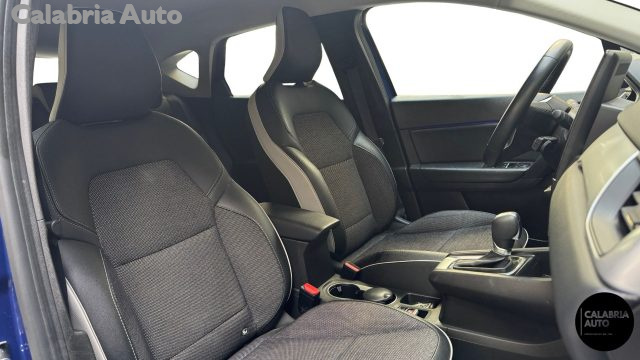 Renault Captur Full Hybrid E-Tech 145 CV Techno Fast Track, del 2023, 63.646 km, in vendita a Gioia Tauro (RC)