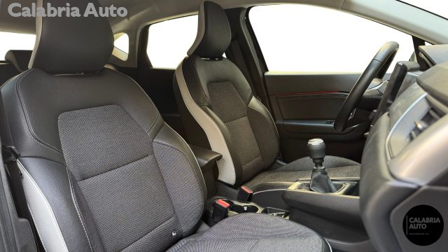Renault Captur TCe 100 CV GPL Techno, del 2023, 63.361 km, in vendita a Gioia Tauro (RC)