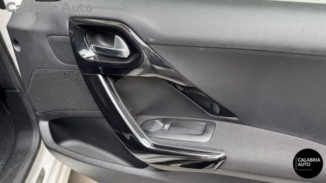 Peugeot 208 1° serie BlueHDi 100 S&S 5 porte Signature usato a GIOIA TAURO