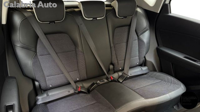 Renault Captur Full Hybrid E-Tech 145 CV Intens, del 2022, 34.429 km, in vendita a Gioia Tauro (RC)