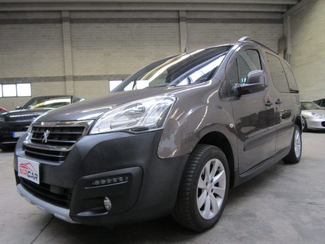 Peugeot Partner Partner Tepee 1.6 BlueHDi Outdoor *104.000 KM* usato a LECCO