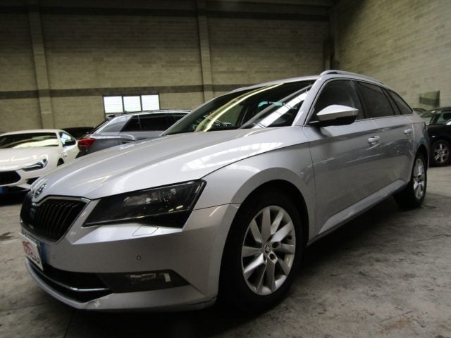 Skoda Superb Superb Wagon 2.0 TDi Executive DSG *418.000 KM*, del 2019, 400.000 km, in vendita a Lecco (LC)