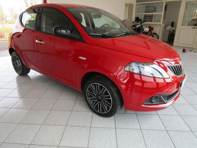 Lancia Ypsilon 1.0 FireFly 5 porte S&S Hybrid Gold - foto 2 di 4