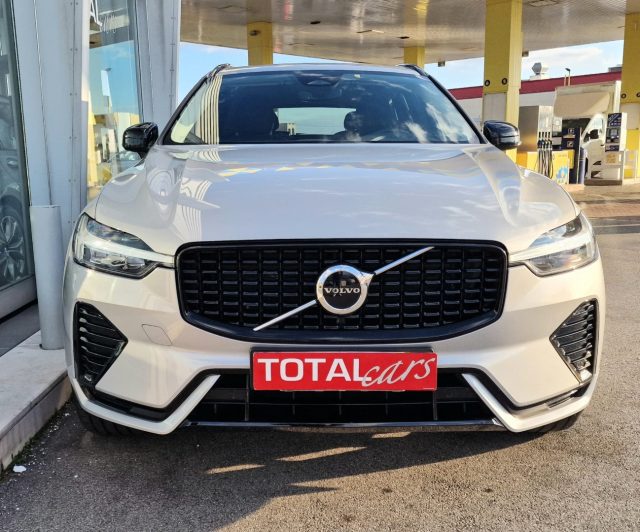 Volvo XC60 B4 (d) AWD automatico Plus Dark - foto 2 di 4